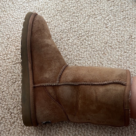 Mid length tan Ugg boots size 7 - Picture 2 of 10
